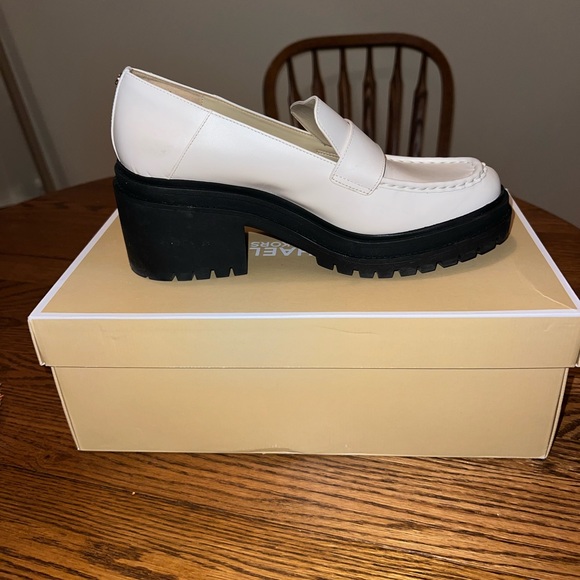 Micheal Kors Rocco Heeled Loafer Lt Cream - Picture 4 of 10